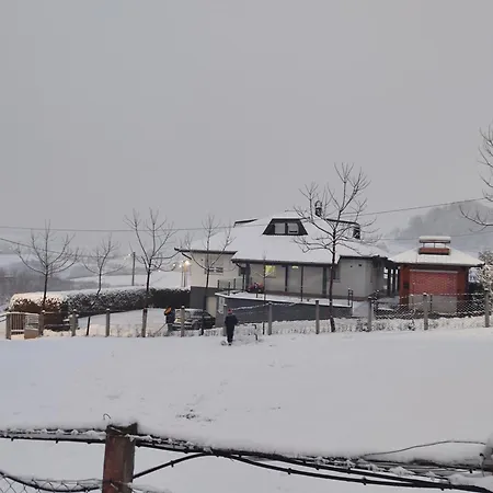 Δωμάτια σε οικογενειακή κατοικία Green Stay